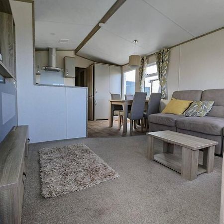 Beautiful Pet Friendly Southerness Caravan With Sea View & Decking Area Mainsriddle Extérieur photo
