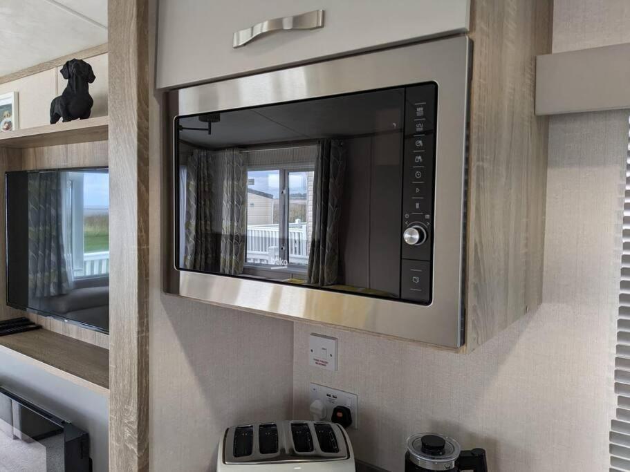 Beautiful Pet Friendly Southerness Caravan With Sea View & Decking Area Mainsriddle Extérieur photo