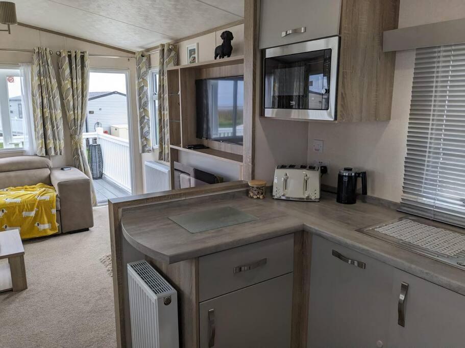 Beautiful Pet Friendly Southerness Caravan With Sea View & Decking Area Mainsriddle Extérieur photo