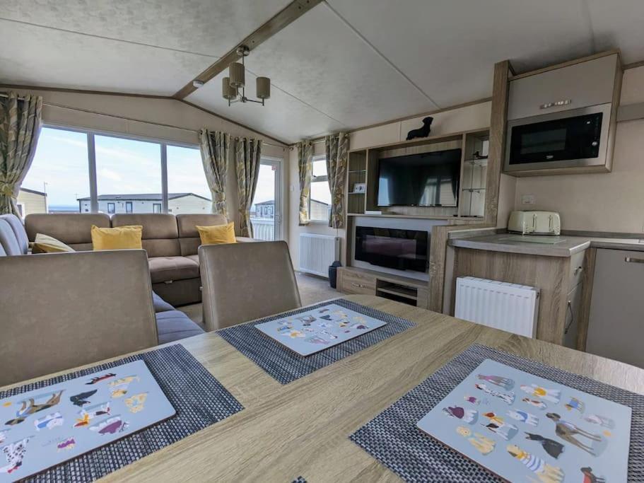 Beautiful Pet Friendly Southerness Caravan With Sea View & Decking Area Mainsriddle Extérieur photo