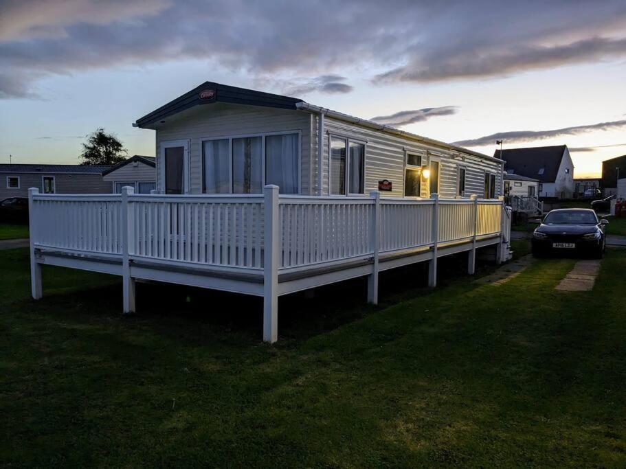 Beautiful Pet Friendly Southerness Caravan With Sea View & Decking Area Mainsriddle Extérieur photo