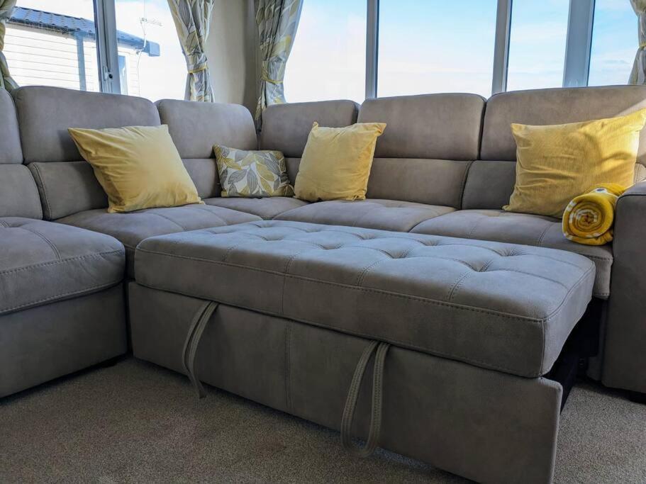 Beautiful Pet Friendly Southerness Caravan With Sea View & Decking Area Mainsriddle Extérieur photo