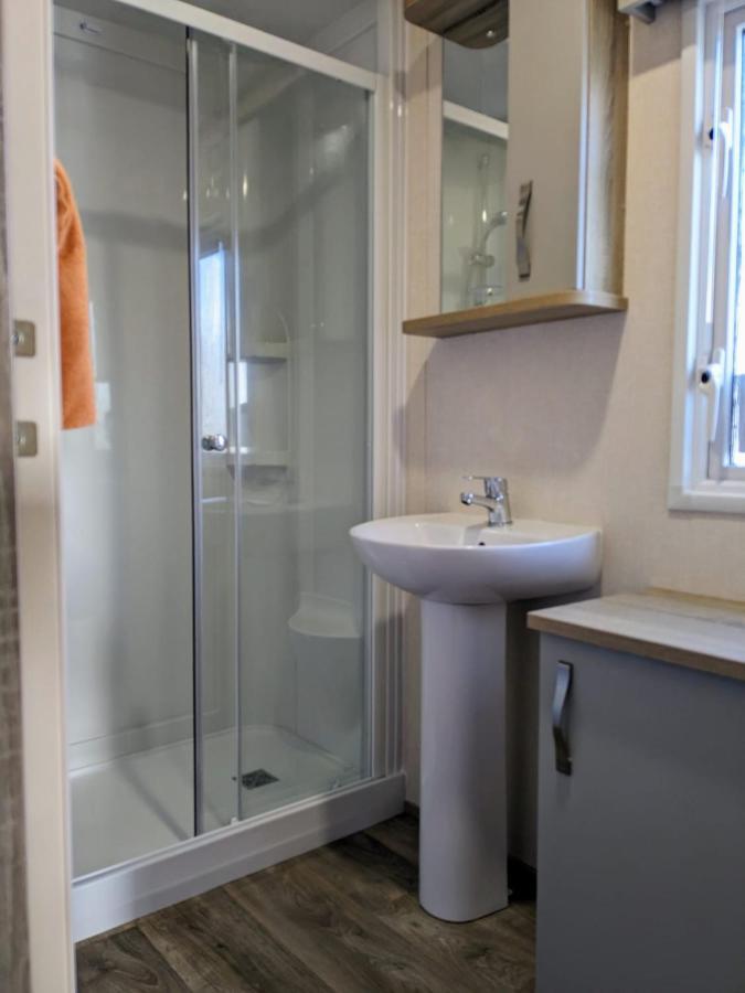 Beautiful Pet Friendly Southerness Caravan With Sea View & Decking Area Mainsriddle Extérieur photo