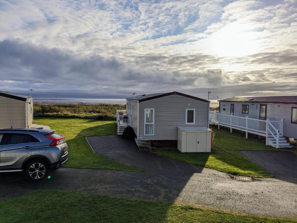 Beautiful Pet Friendly Southerness Caravan With Sea View & Decking Area Mainsriddle Extérieur photo